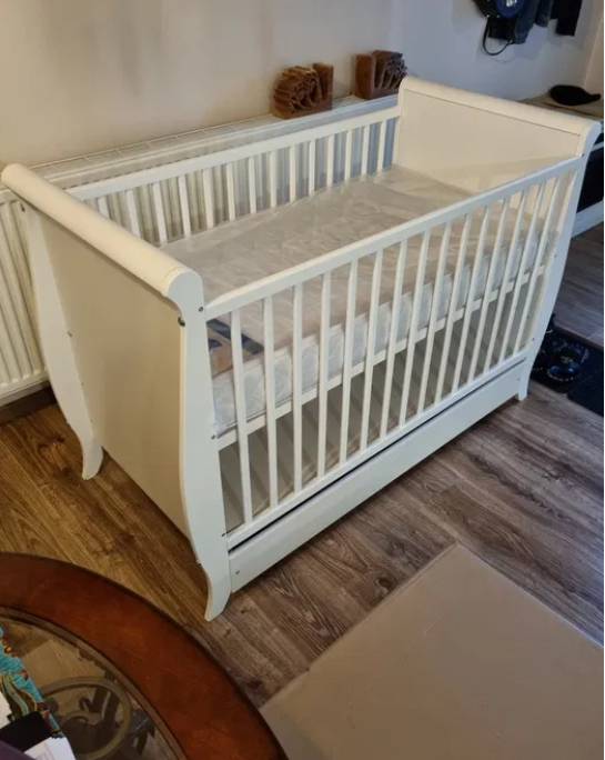 Patut bebe Hubners+saltea cocos+suport si saltea de schimb